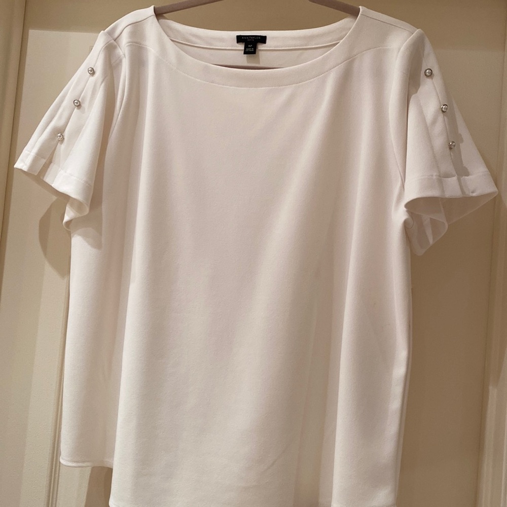 White Ann Taylor Blouse ✨
